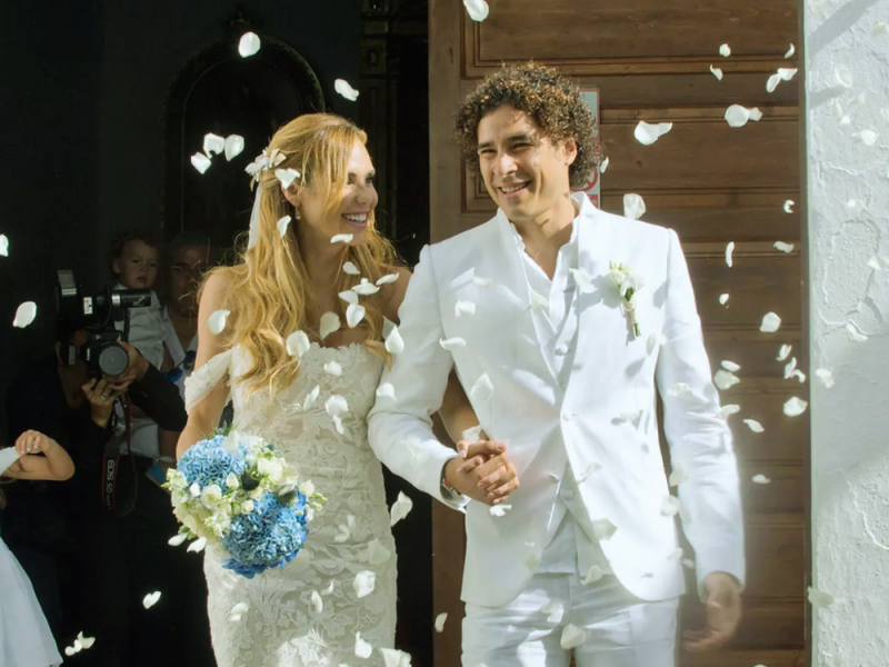 Memo Ochoa y Karla Mora: el amor detrás del arco