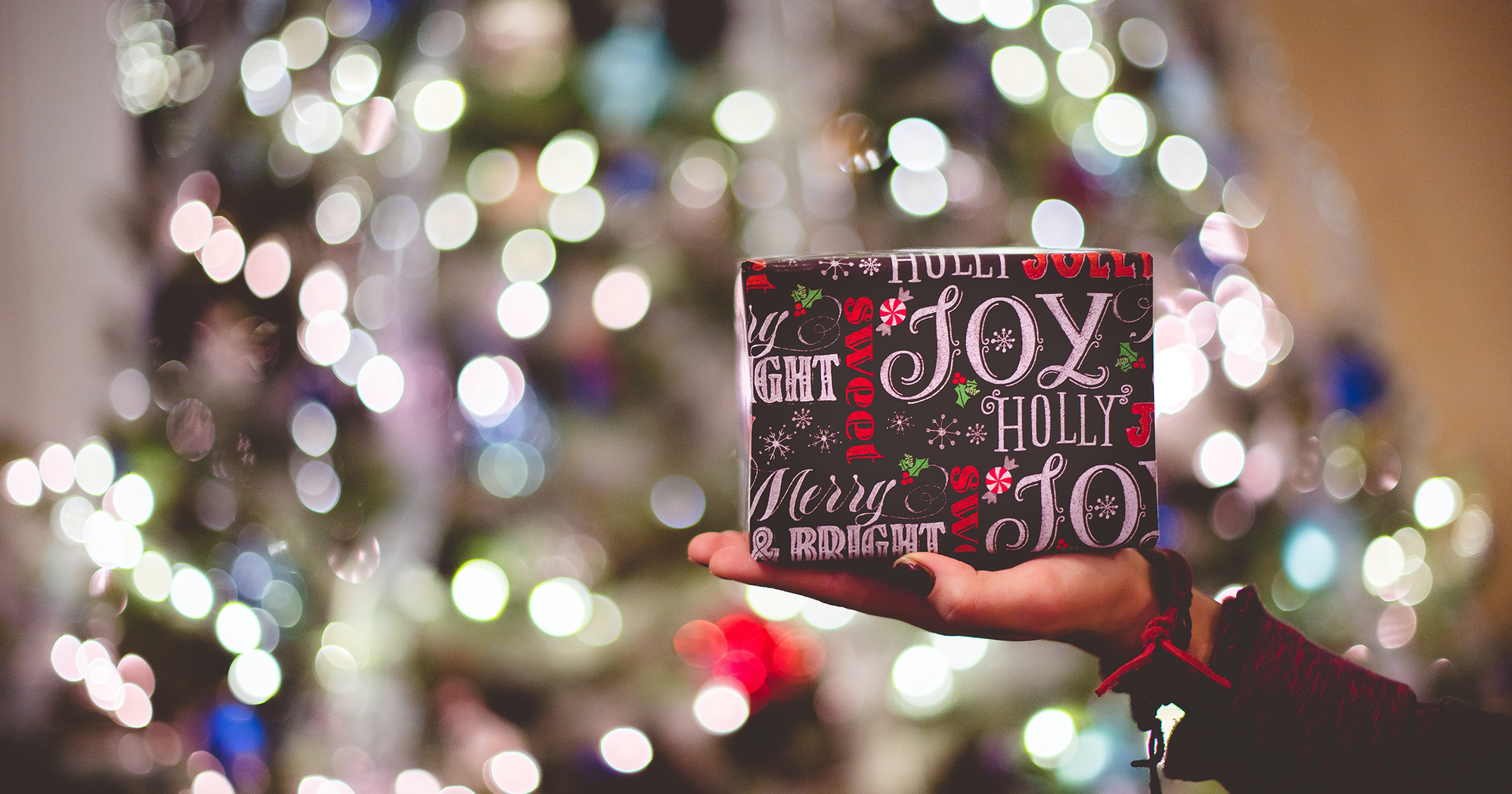9 UNIQUE CHRISTMAS GIFT IDEAS FOR COUPLES
